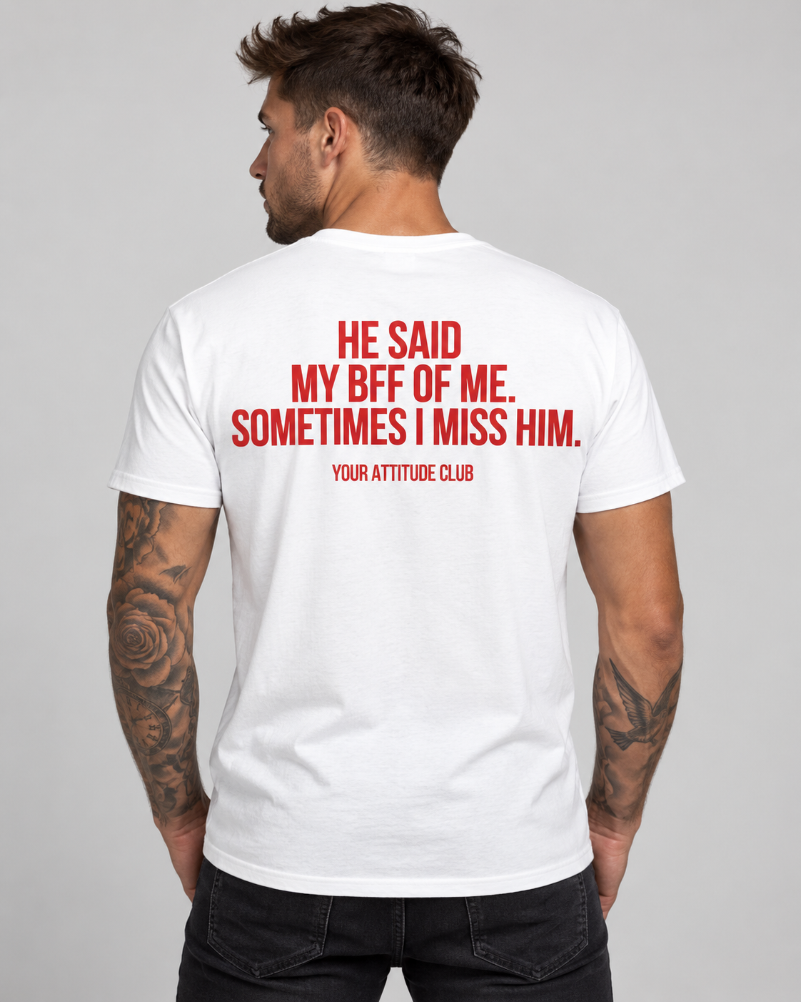HE SAID MY BFF OF ME. SOMETIMES I MISS HIM. – Unisex Statement T-Shirt Weiß mit rotem Backprint | sarkastisches Sprüche Shirt