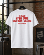 HE SAID MY BFF OF ME. SOMETIMES I MISS HIM. – Unisex Statement T-Shirt Weiß mit rotem Backprint | sarkastisches Sprüche Shirt