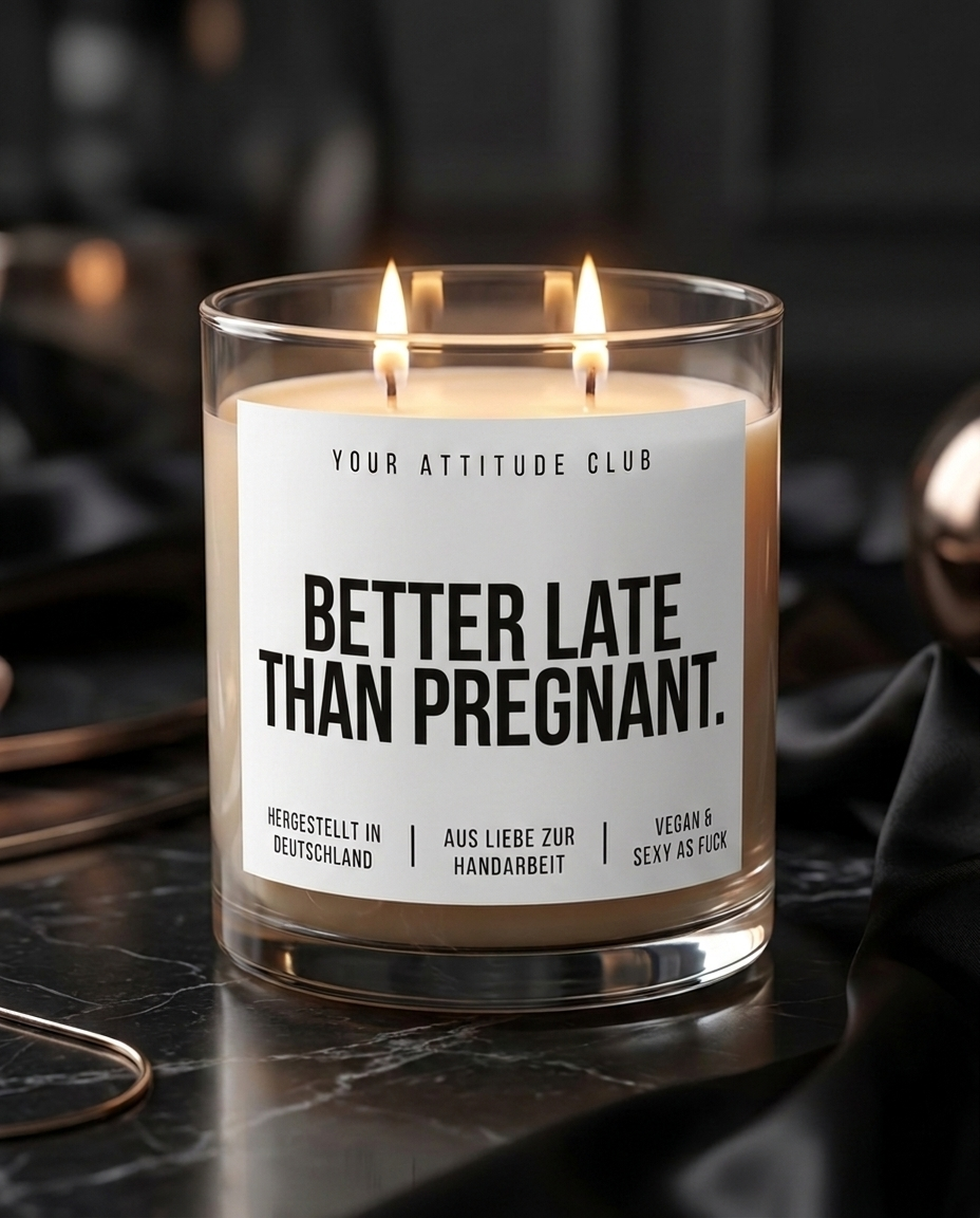 Better Late Than Pregnant | Große Sojawachs Kerze vegan handgemacht freches Geschenk Dark Humor Attitude Duftkerze
