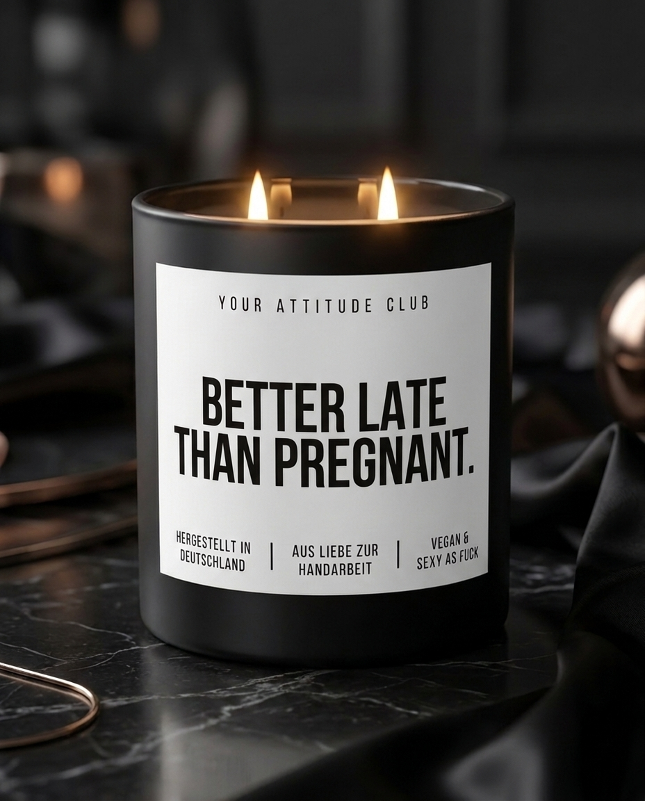 Better Late Than Pregnant | Große Sojawachs Kerze vegan handgemacht freches Geschenk Dark Humor Attitude Duftkerze