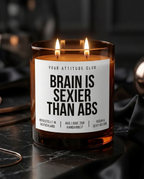 Brain Is Sexier Than Abs | Große Sojawachs Kerze vegan handgemacht Geschenk für Booklover Smart Girl Attitude Duftkerze