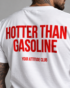 HOTTER THAN GASOLINE – Unisex Statement T-Shirt Weiß mit rotem Backprint | freches selbstbewusstes Sprüche Shirt