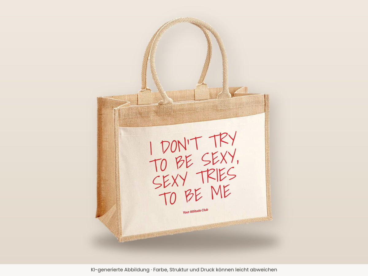 I Don't Try To Be Sexy, Sexy Tries To Be Me – Jutetasche mit Spruch, große Jutetasche, Detailansicht