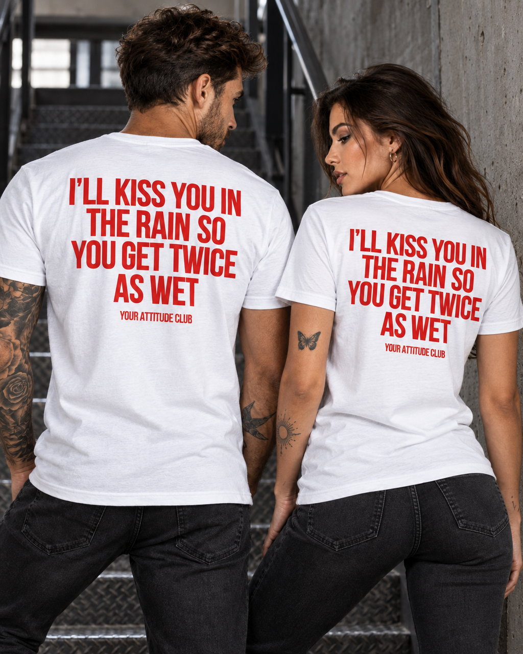 I’LL KISS YOU IN THE RAIN SO YOU GET TWICE AS WET – Unisex Statement T-Shirt Weiß mit rotem Backprint | freches Sprüche Shirt
