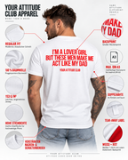I’M A LOVER GIRL BUT THESE MEN MAKE ME ACT LIKE MY DAD – Unisex Statement T-Shirt Weiß mit rotem Backprint | freches Sprüche Shirt