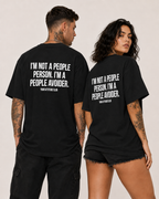 I’M NOT A PEOPLE PERSON. I’M A PEOPLE AVOIDER. – weißes Oversize Unisex Shirt, roter Backprint, lustiges Spruchshirt, Anti Social Shirt, Geschenk