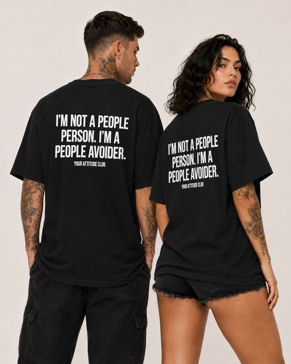 I’M NOT A PEOPLE PERSON. I’M A PEOPLE AVOIDER. – weißes Oversize Unisex Shirt, roter Backprint, lustiges Spruchshirt, Anti Social Shirt, Geschenk