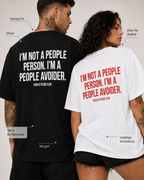 I’M NOT A PEOPLE PERSON. I’M A PEOPLE AVOIDER. – weißes Oversize Unisex Shirt, roter Backprint, lustiges Spruchshirt, Anti Social Shirt, Geschenk