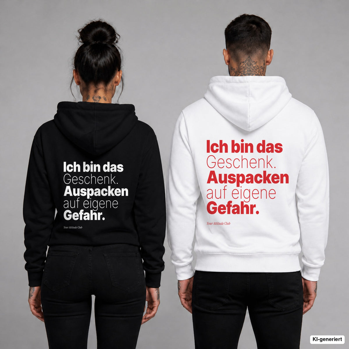 Ich bin das Geschenk. Auspacken auf eigene Gefahr – Hoodie mit Backprint, Frau in Schwarz und Mann in Weiß