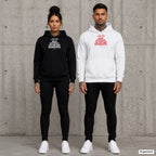 Ich bin nicht gestresst. Ich hab nur Weihnachten – Hoodie mit Frontprint, Frau in Schwarz und Mann in Weiß vor Betonwand