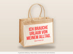 Ich brauche Urlaub von meinem Alltag. – Jutetasche mit Spruch, große Jutetasche, Detailansicht