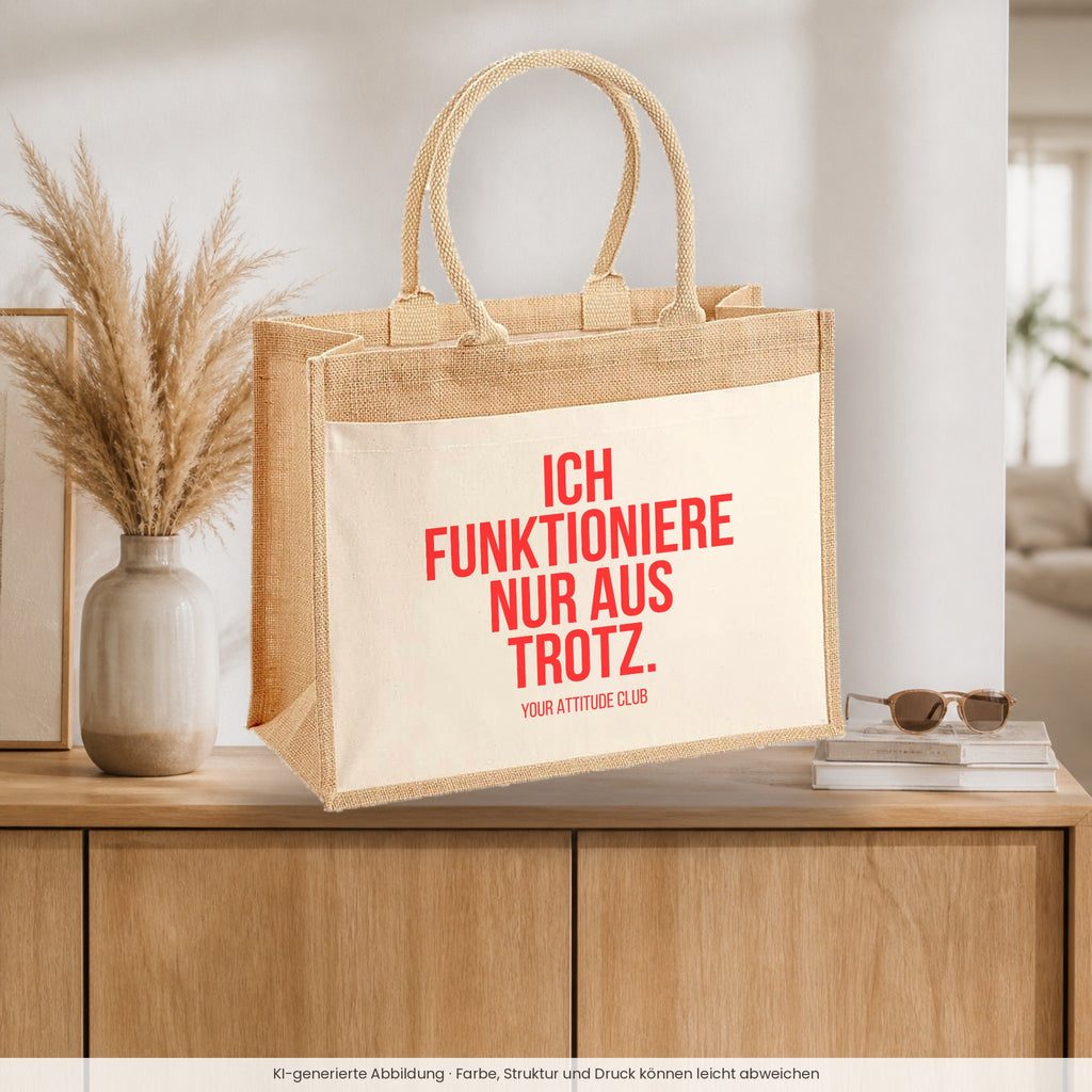 Ich funktioniere nur aus Trotz. – Jutetasche mit Spruch, auf dem Sideboard im Flur