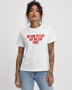 IDK HOW TO FLIRT BUT WE CAN FIGHT – besticktes Damen Shirt, lustiges Statement T-Shirt, Geschenk für Freundin, Bio-Baumwolle, Weiß oder Schwarz