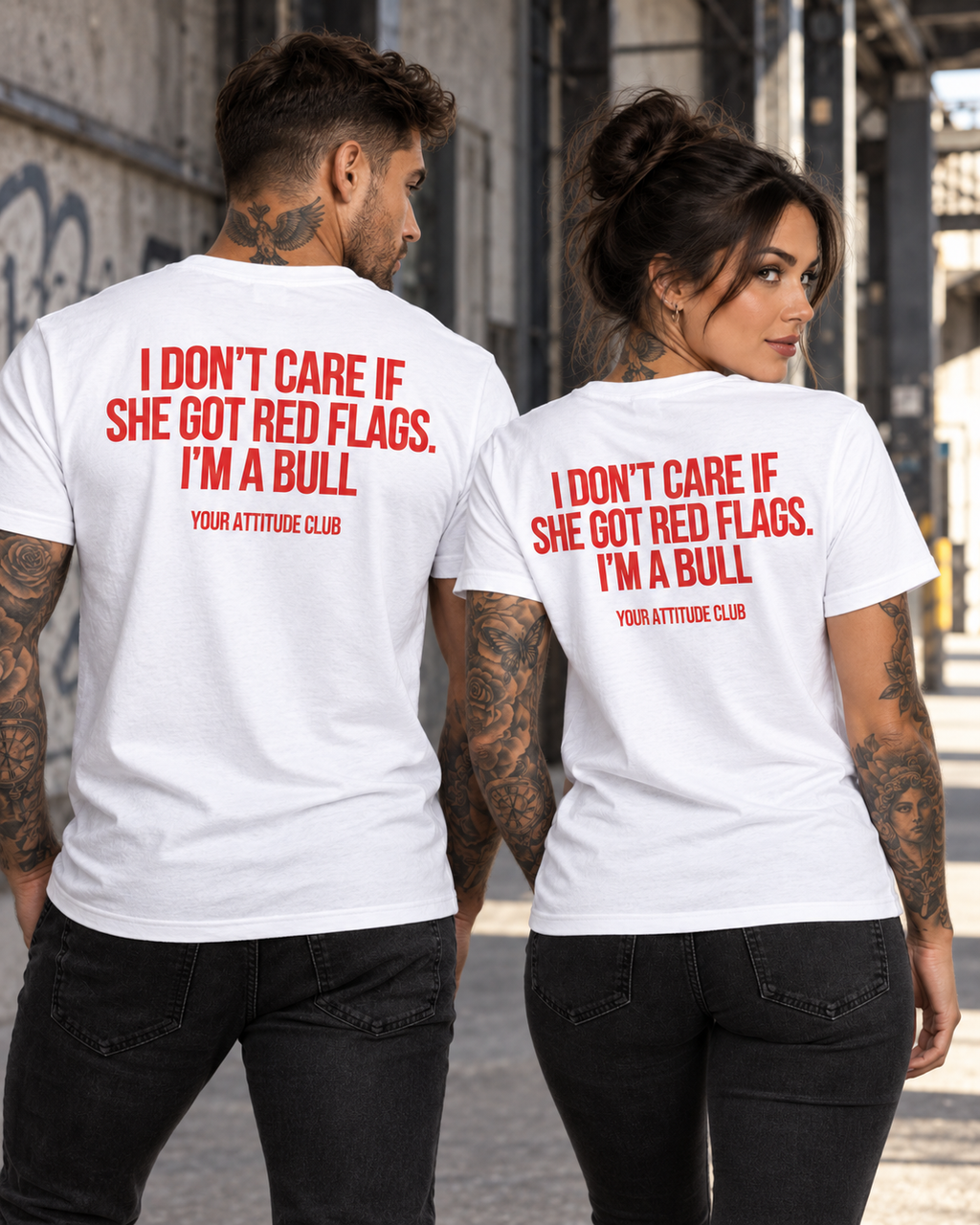 I DON’T CARE IF SHE GOT RED FLAGS. I’M A BULL – Unisex Statement T-Shirt Weiß mit rotem Backprint | freches Sprüche Shirt
