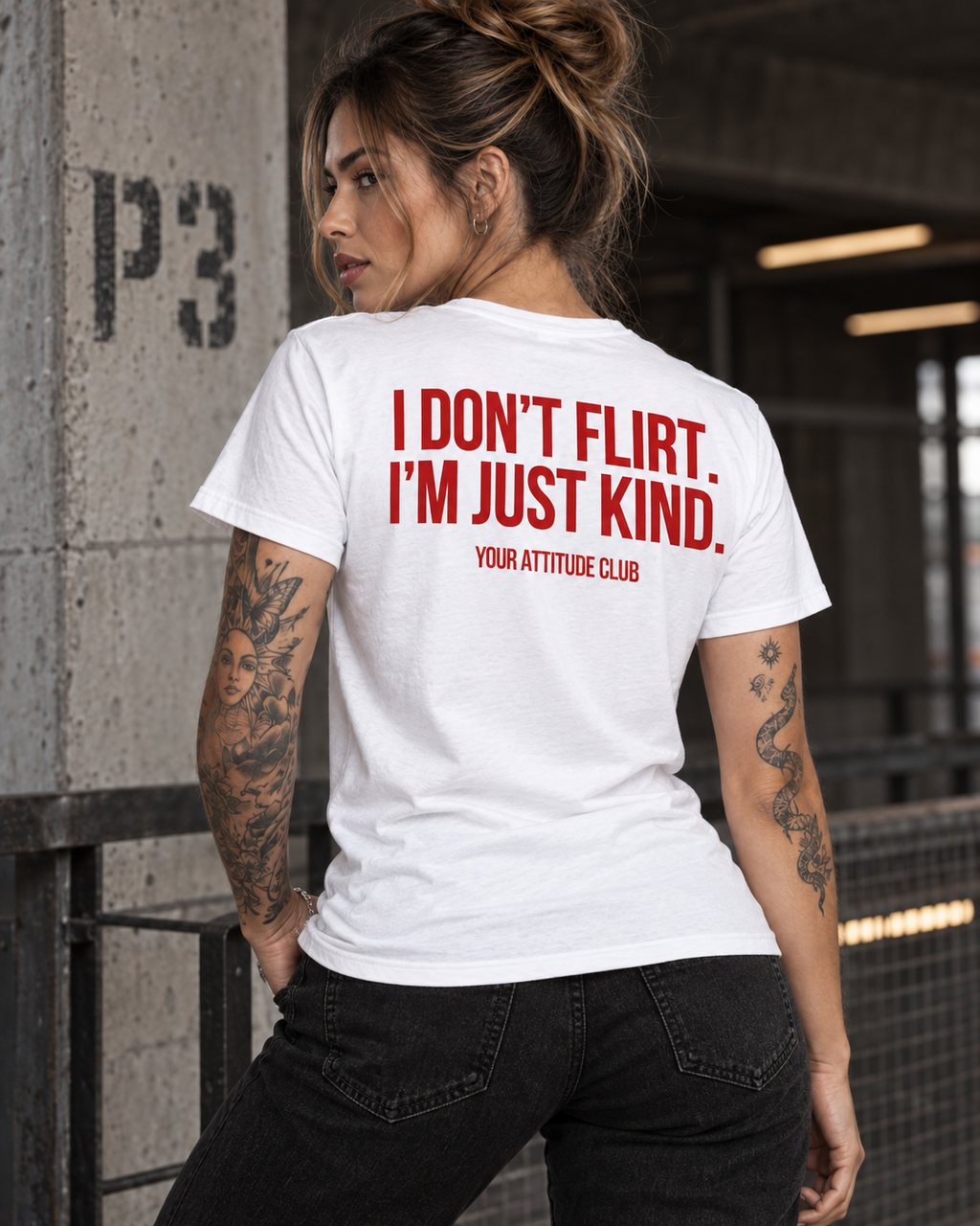 I DON’T FLIRT. I’M JUST KIND. – Unisex Statement T-Shirt Weiß mit rotem Backprint | freches Sprüche Shirt