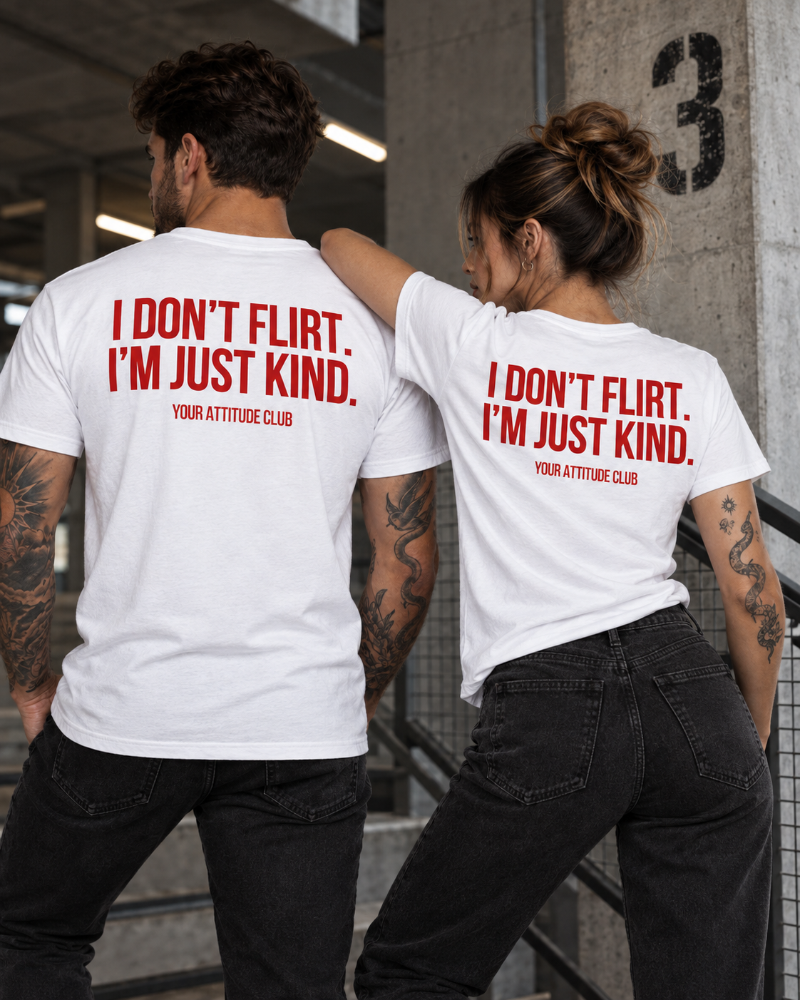 I DON’T FLIRT. I’M JUST KIND. – Unisex Statement T-Shirt Weiß mit rotem Backprint | freches Sprüche Shirt