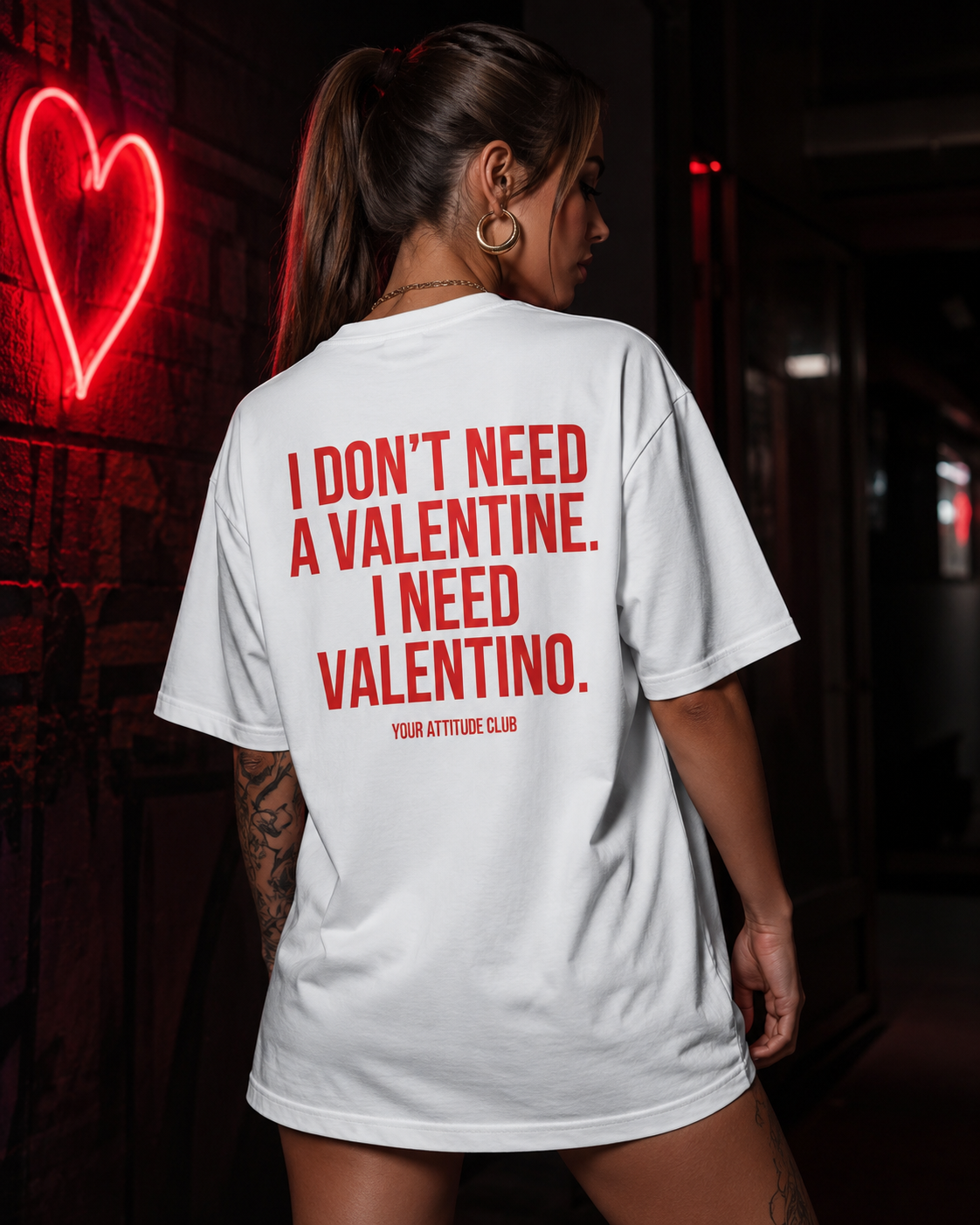 I DON’T NEED A VALENTINE. I NEED VALENTINO. | Oversize Shirt Unisex mit Statement Shirt Backprint aus Bio-Baumwolle