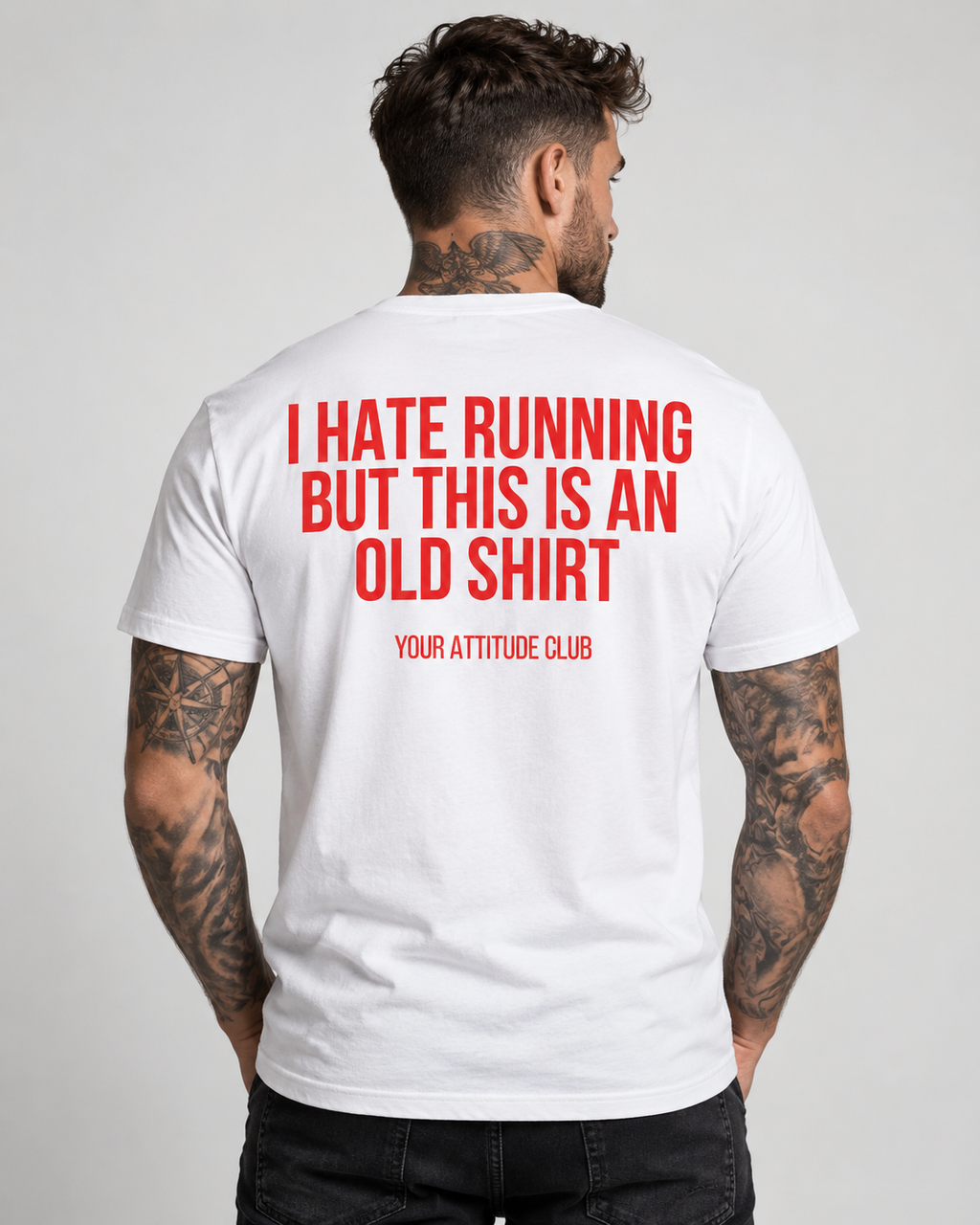 I HATE RUNNING BUT THIS IS AN OLD SHIRT – Unisex Statement T-Shirt Weiß mit rotem Backprint | lustiges Sprüche Shirt