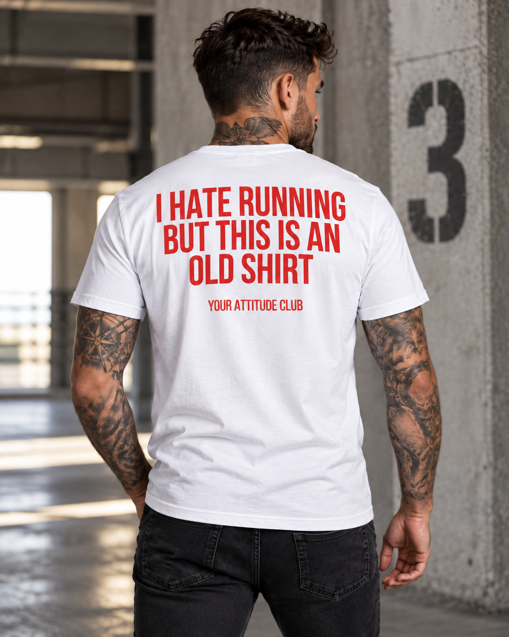 I HATE RUNNING BUT THIS IS AN OLD SHIRT – Unisex Statement T-Shirt Weiß mit rotem Backprint | lustiges Sprüche Shirt