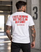 I HATE RUNNING BUT THIS IS AN OLD SHIRT – Unisex Statement T-Shirt Weiß mit rotem Backprint | lustiges Sprüche Shirt