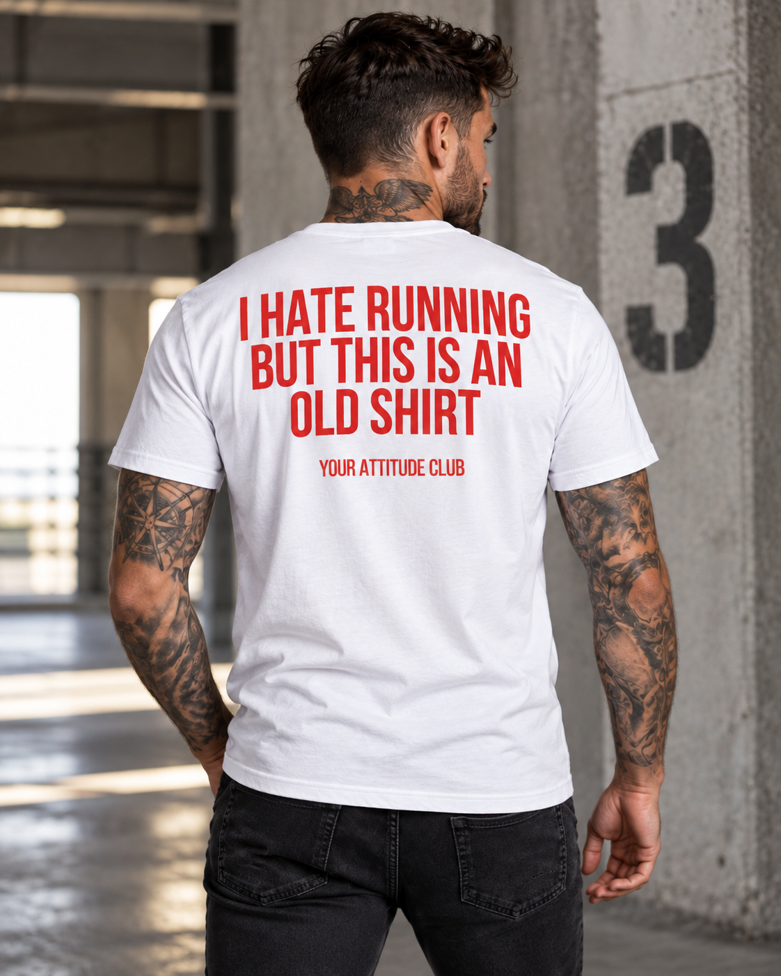 I HATE RUNNING BUT THIS IS AN OLD SHIRT – Unisex Statement T-Shirt Weiß mit rotem Backprint | lustiges Sprüche Shirt