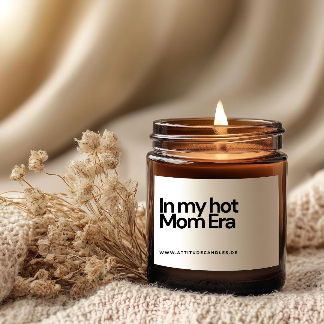 In my hot Mom Era | Your Attitude Club Geschenke für Mann & Frau | Geburtstag | Einzug | Umzug | Partner - Perfekt als Geschenk für jeden Anlass