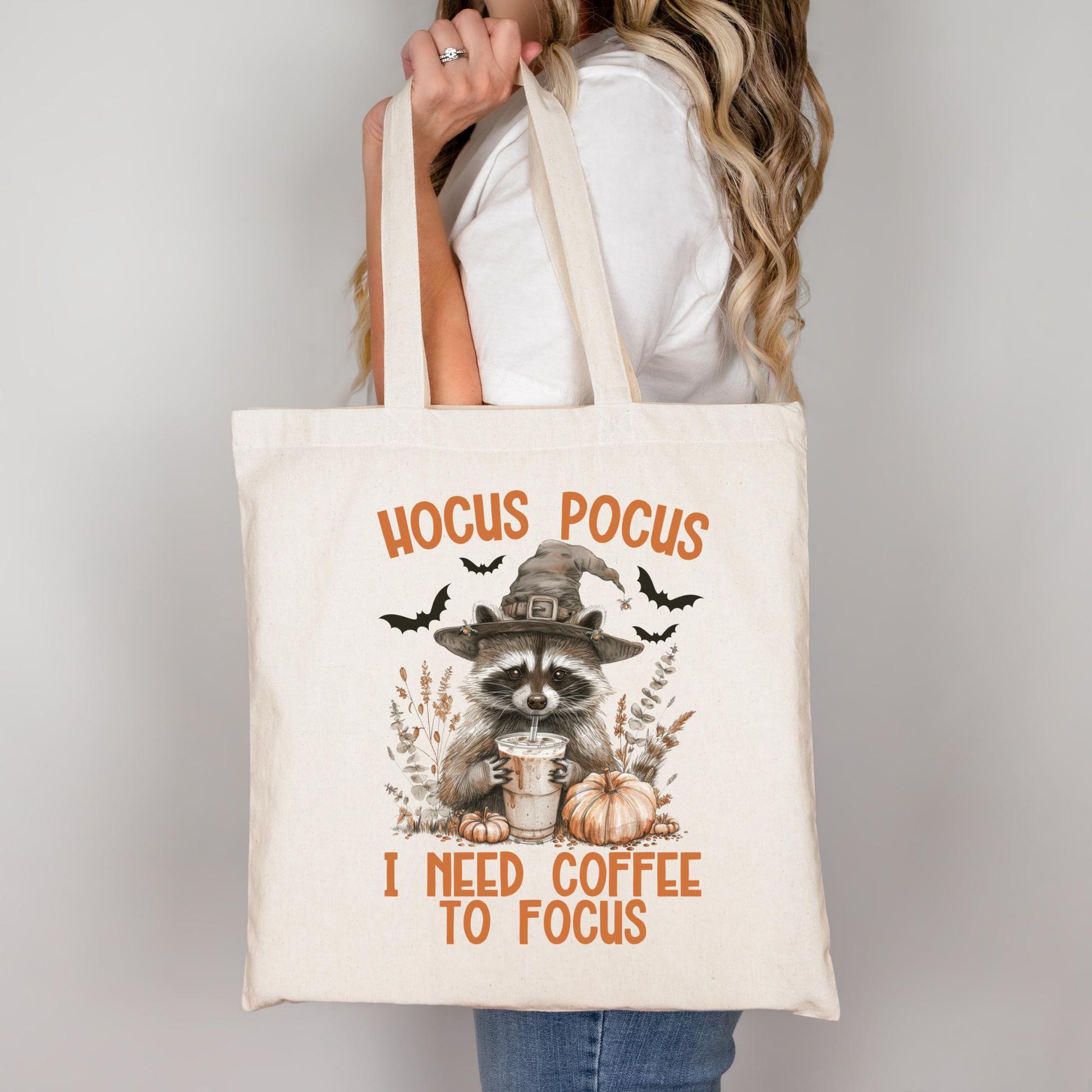 Halloween Baumwolltasche &quot;Hocus Pocus I Need Coffee To Focus&quot; – lustiger Waschbär mit Kaffee – Geschenk für Herbstliebhaber – Beutel in Schw