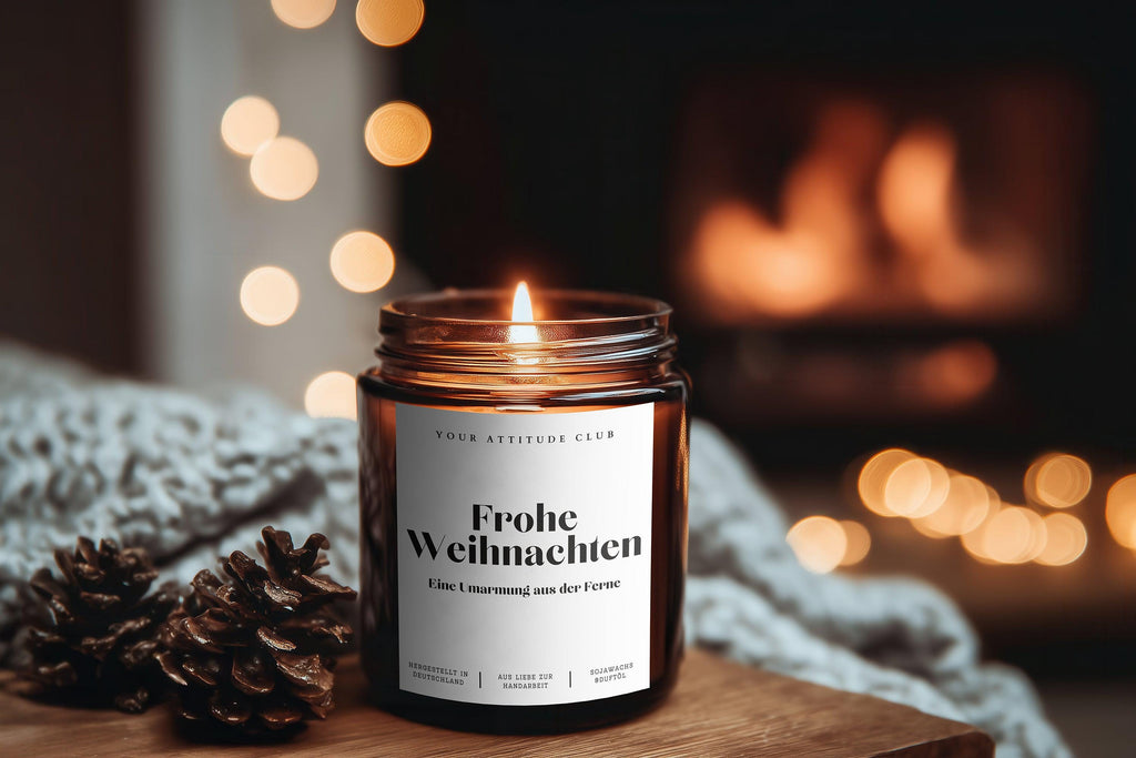 Frohe Weihnachten. Eine Umarmung aus der Ferne – Edle Amberglas-Kerze, Handmade Sojawachs, 30–40h Brenndauer, Geschenkidee Weihnachten für F