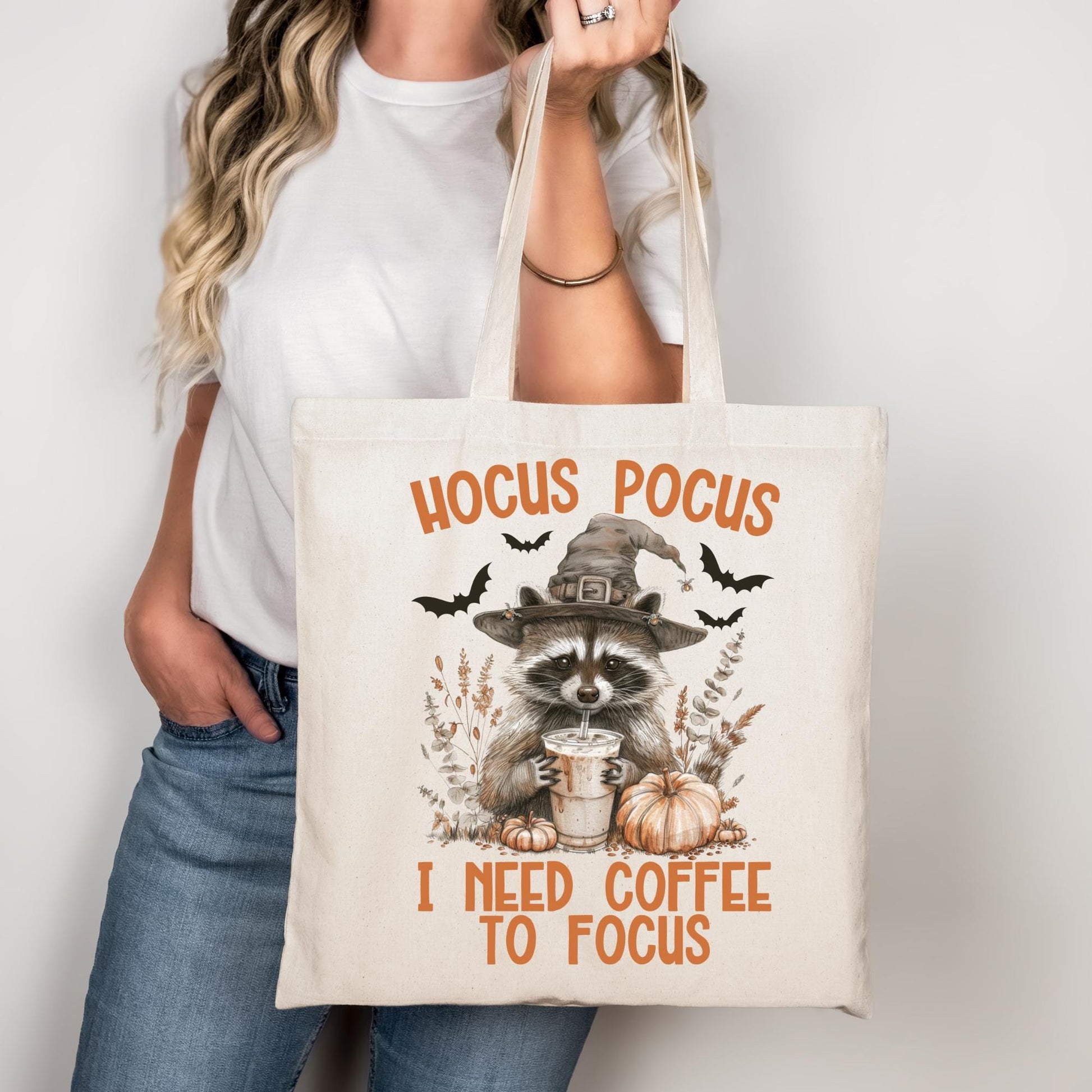 Halloween Baumwolltasche &quot;Hocus Pocus I Need Coffee To Focus&quot; – lustiger Waschbär mit Kaffee – Geschenk für Herbstliebhaber – Beutel in Schw