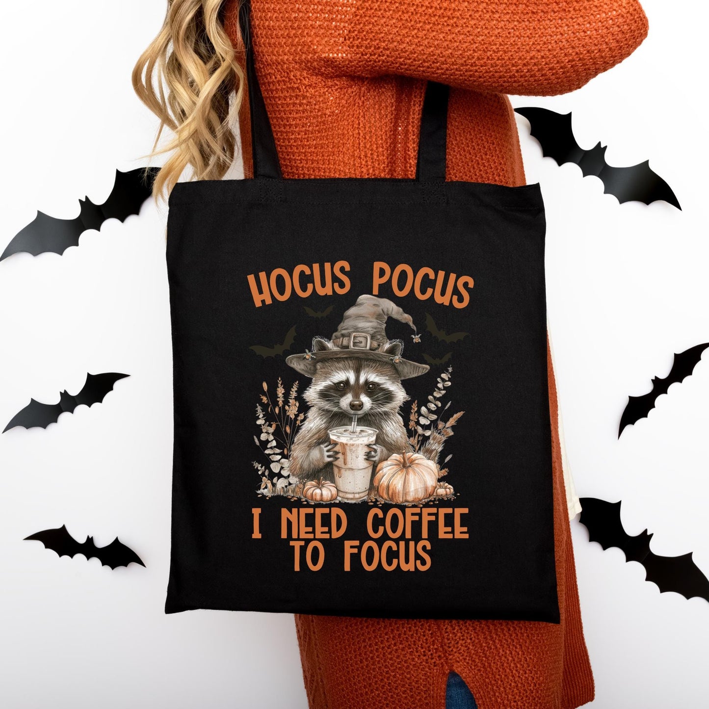 Halloween Baumwolltasche &quot;Hocus Pocus I Need Coffee To Focus&quot; – lustiger Waschbär mit Kaffee – Geschenk für Herbstliebhaber – Beutel in Schw