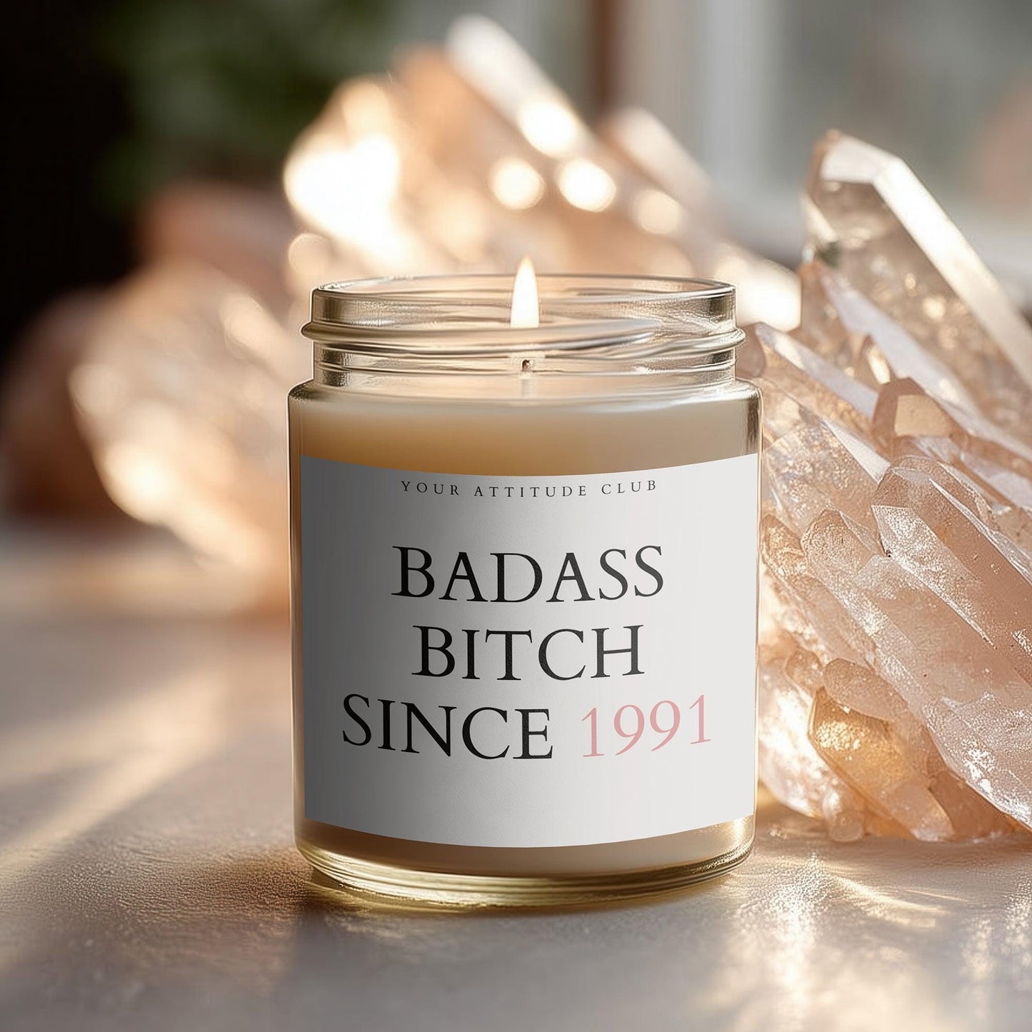 BADASS BITCH SINCE [Jahr] – Personalisierbare Kerze aus Sojawachs, witziges Geschenk für Powerfrauen, Freundinnen & Geburtstage
