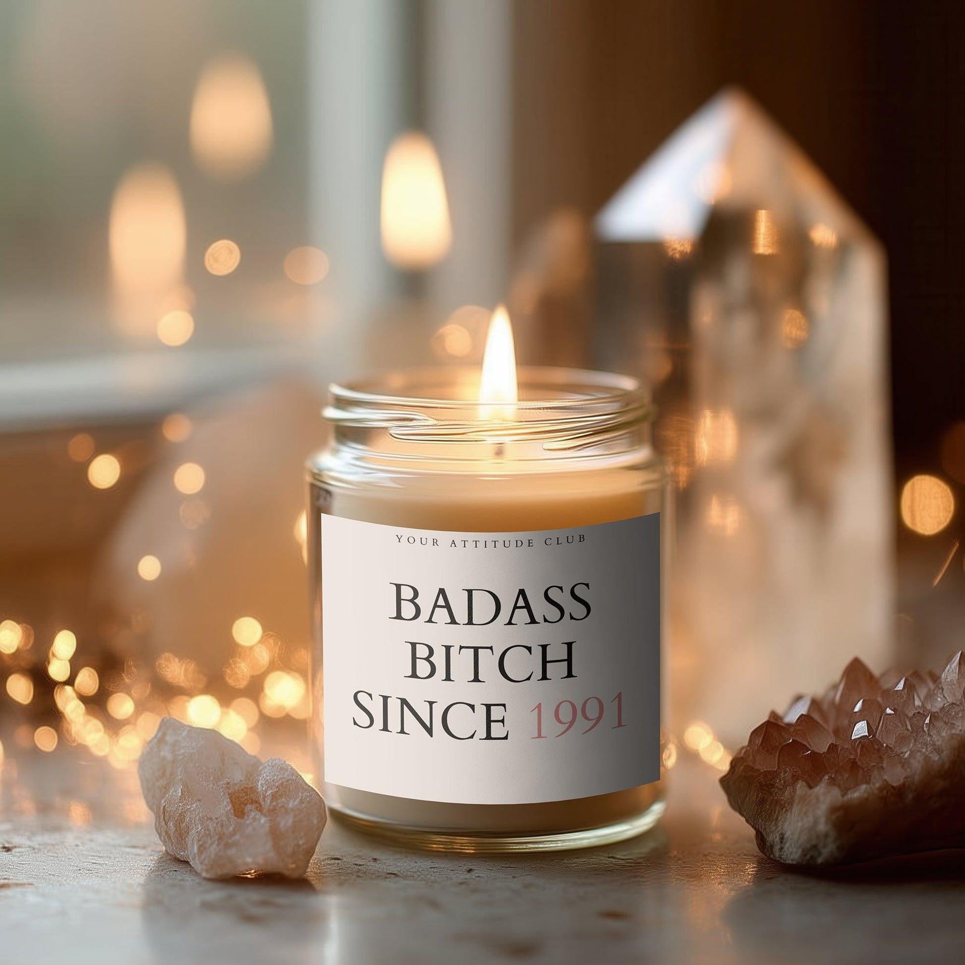 BADASS BITCH SINCE [Jahr] – Personalisierbare Kerze aus Sojawachs, witziges Geschenk für Powerfrauen, Freundinnen & Geburtstage