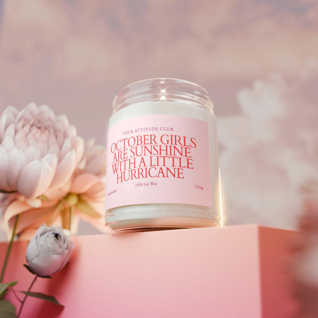 October Girls Are Sunshine With a Little Hurricane – Personalisierte Geburtstagskerze 120ml, Geschenk für Frauen im Oktober, Duftkerze mit E