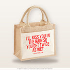 I'll kiss you in the rain so you get twice as wet – Jutetasche mit Spruch, kleine Jutetasche 26 × 22 cm
