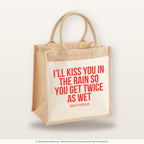 I'll kiss you in the rain so you get twice as wet – Jutetasche mit Spruch, mittlere Jutetasche 30 × 30 cm