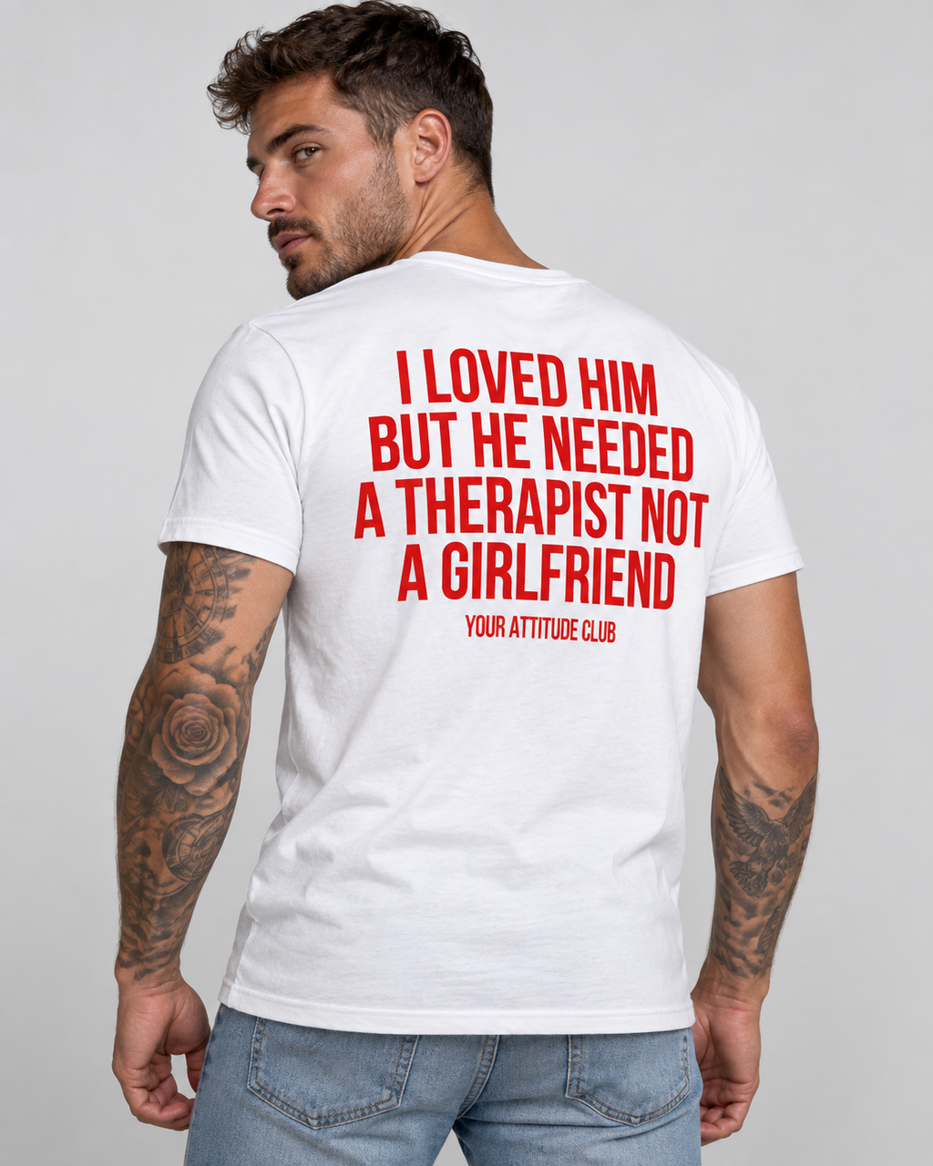 I LOVED HIM BUT HE NEEDED A THERAPIST NOT A GIRLFRIEND – Unisex Statement T-Shirt Weiß mit rotem Backprint | freches Sprüche Shirt