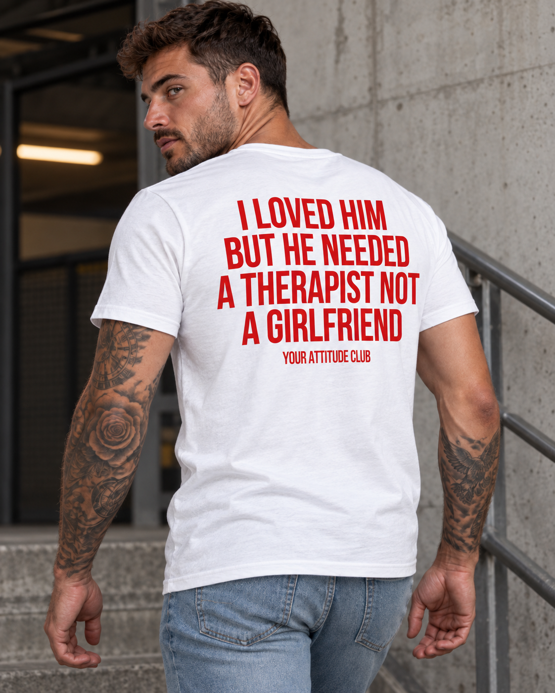 I LOVED HIM BUT HE NEEDED A THERAPIST NOT A GIRLFRIEND – Unisex Statement T-Shirt Weiß mit rotem Backprint | freches Sprüche Shirt