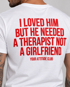 I LOVED HIM BUT HE NEEDED A THERAPIST NOT A GIRLFRIEND – Unisex Statement T-Shirt Weiß mit rotem Backprint | freches Sprüche Shirt