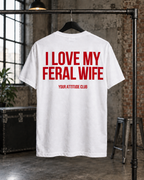 I LOVE MY FERAL WIFE – Unisex Statement T-Shirt Weiß mit rotem Backprint | freches Ehefrau Sprüche Shirt