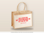 I'm a lover girl but these men make me act like my dad – Jutetasche mit Spruch, große Jutetasche, Detailansicht