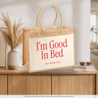 I’m Good In Bed – Jutetasche mit Spruch, auf dem Sideboard im Flur