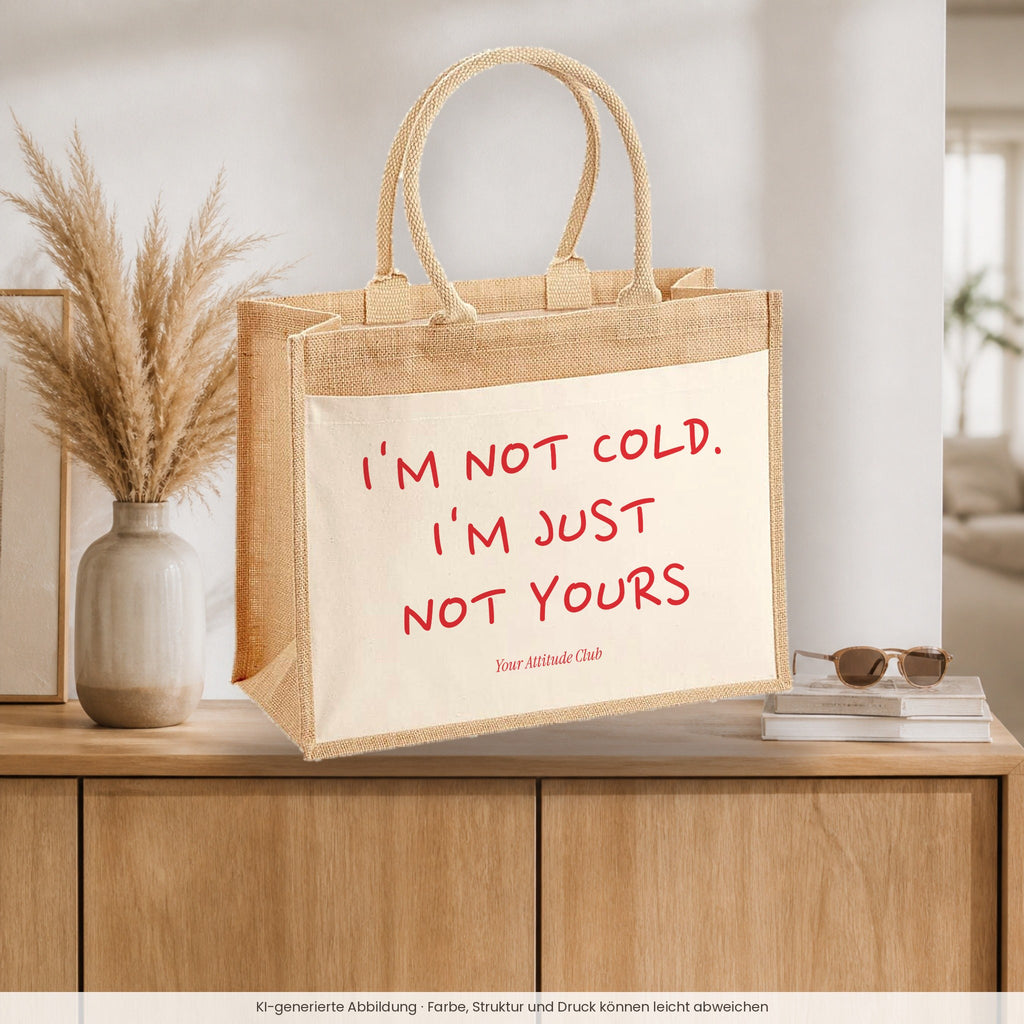 I'm Not Cold. I'm Just Not Yours – Jutetasche mit Spruch, auf dem Sideboard im Flur