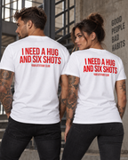 I NEED A HUG AND SIX SHOTS – Unisex T-Shirt in Weiß mit rotem Backprint | Lustiges Party-Shirt