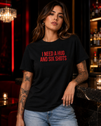 I NEED A HUG AND SIX SHOTS – besticktes Damen Shirt, lustiges Statement T-Shirt, Geschenk für Freundin, Bio-Baumwolle, Weiß oder Schwarz