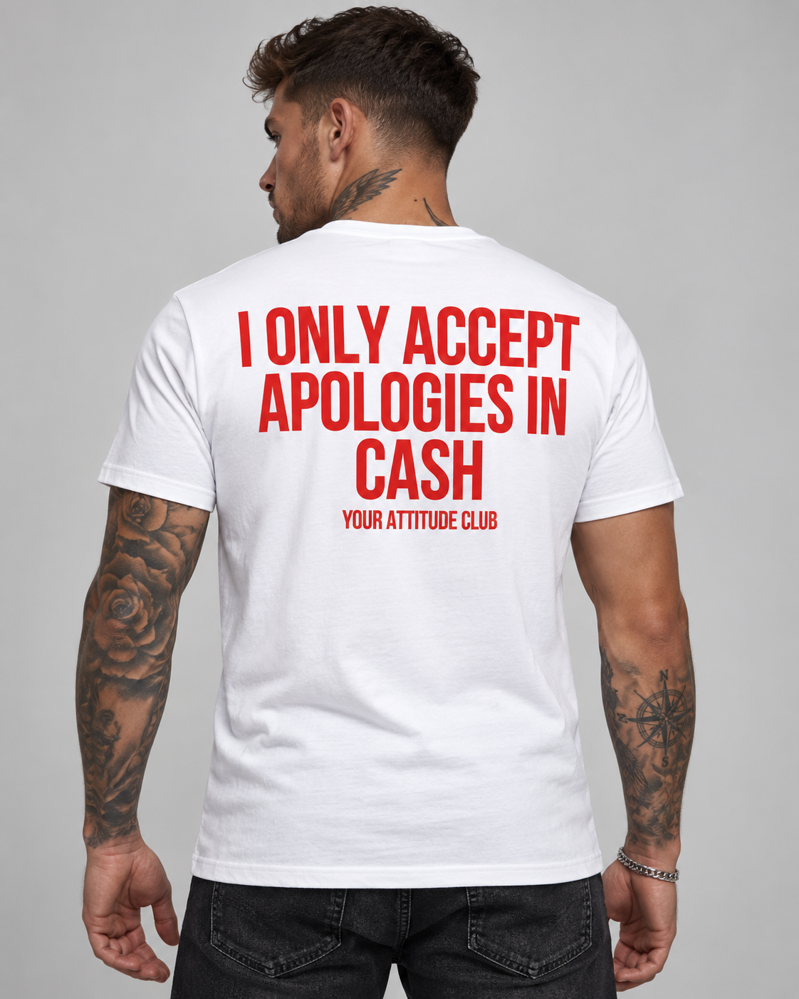 I ONLY ACCEPT APOLOGIES IN CASH – Unisex Statement T-Shirt Weiß mit rotem Backprint | freches Sprüche Shirt