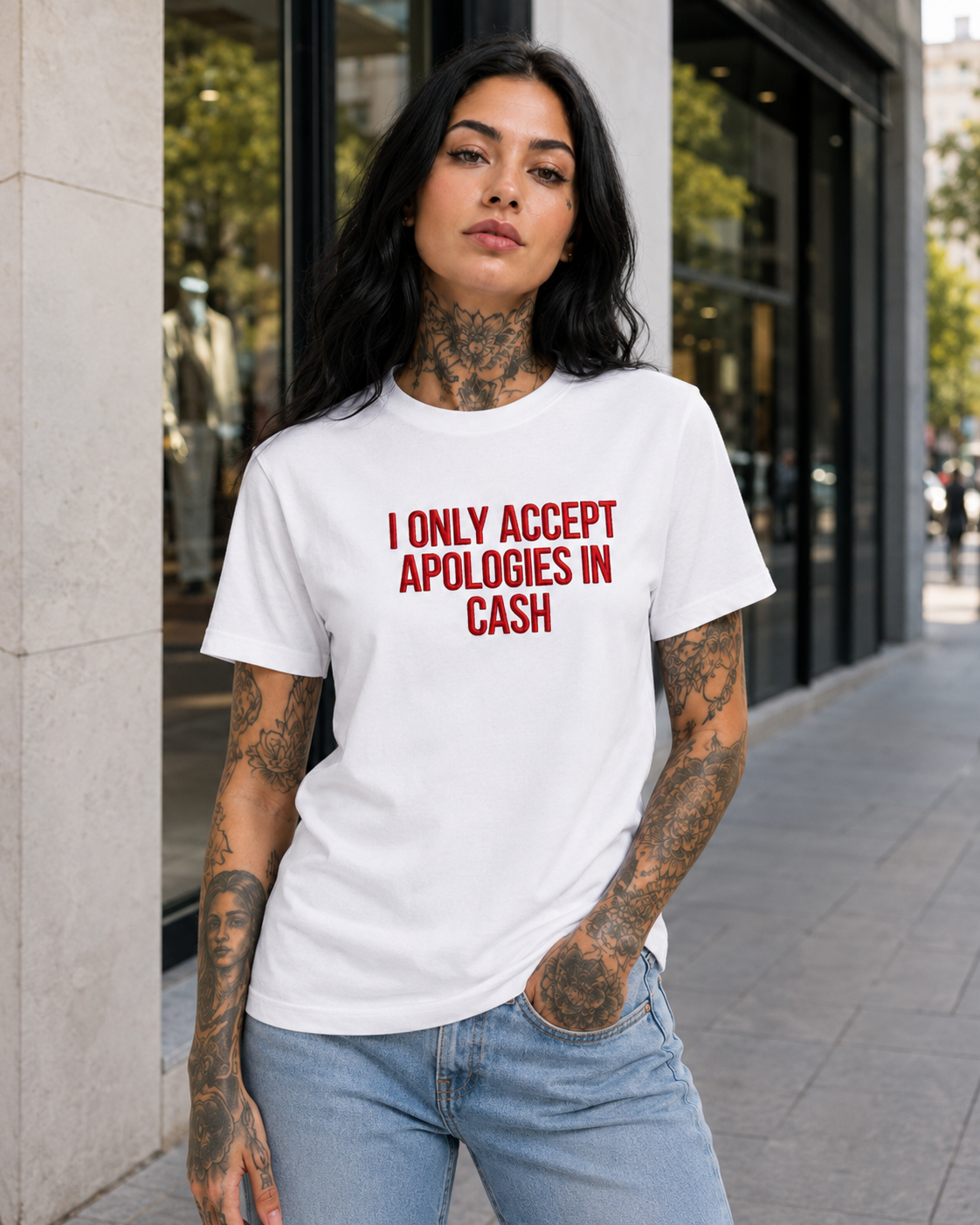 I ONLY ACCEPT APOLOGIES IN CASH – besticktes Damen Shirt, freches Statement T-Shirt, Geschenk für Freundin, Bio-Baumwolle, Weiß oder Schwarz