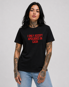 I ONLY ACCEPT APOLOGIES IN CASH – besticktes Damen Shirt, freches Statement T-Shirt, Geschenk für Freundin, Bio-Baumwolle, Weiß oder Schwarz