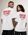 I OWN MY BODY BUT I SHARE – Unisex Oversize T-Shirt mit Backprint, freches Statement Shirt, Streetwear Geschenk für Frauen und Männer