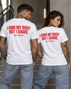 I OWN MY BODY BUT I SHARE – Unisex Statement T-Shirt Weiß mit rotem Print | provokantes Sprüche Shirt