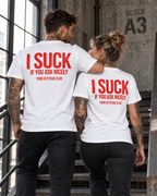 I SUCK IF YOU ASK NICELY – Unisex Statement T-Shirt Weiß mit rotem Backprint | freches doppeldeutiges Sprüche Shirt